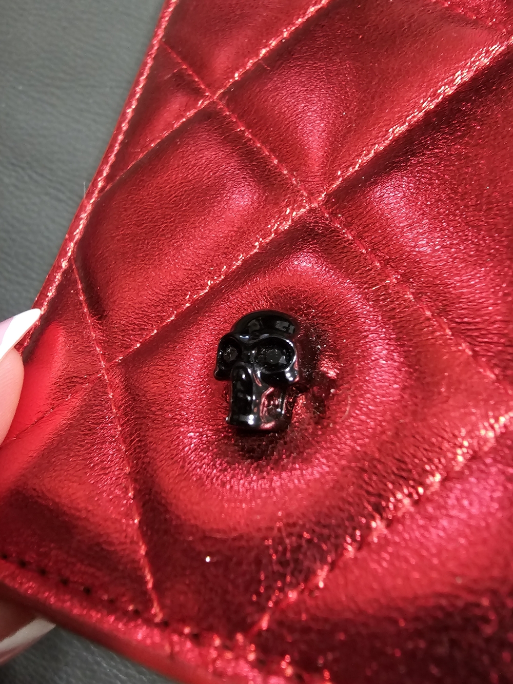 Red Metallic Quilted Crossbody Skull Phone Pouch On Chain - Picture 3 of 13